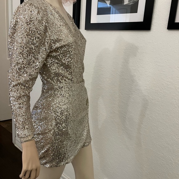 Front cross V neck silver jumpsuit skort, long sleeve, zipper, sequin romper - Picture 2 of 13